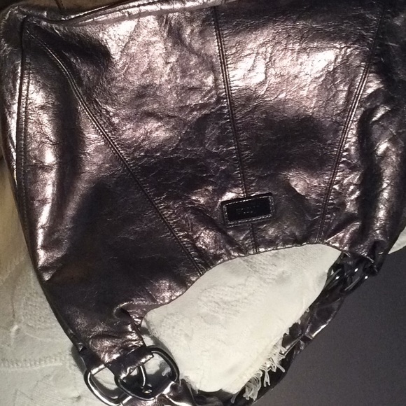 Victor Shoulder Bag - Picture 3 of 6